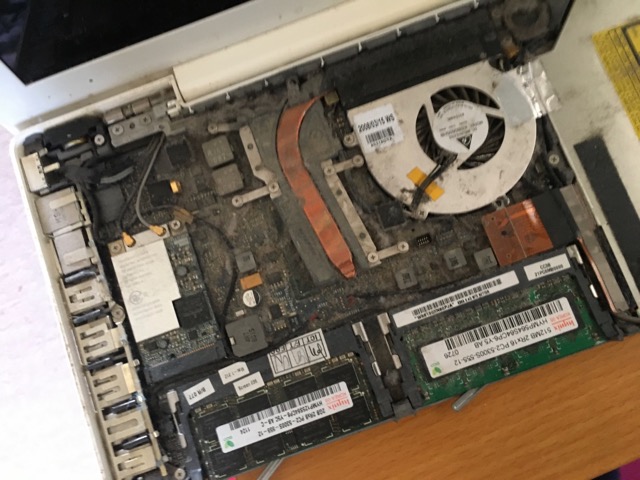 Macbookのロジックボード